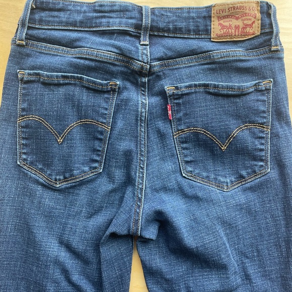 Levi’s dark wash jeans - Picture 3 of 4
